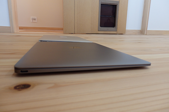 MacBook12とMacBook Air11.6の外観比較3